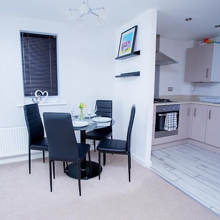 Mills Apartment - Two Bedroom En-Suite Apartment 노샘프턴 외부 사진