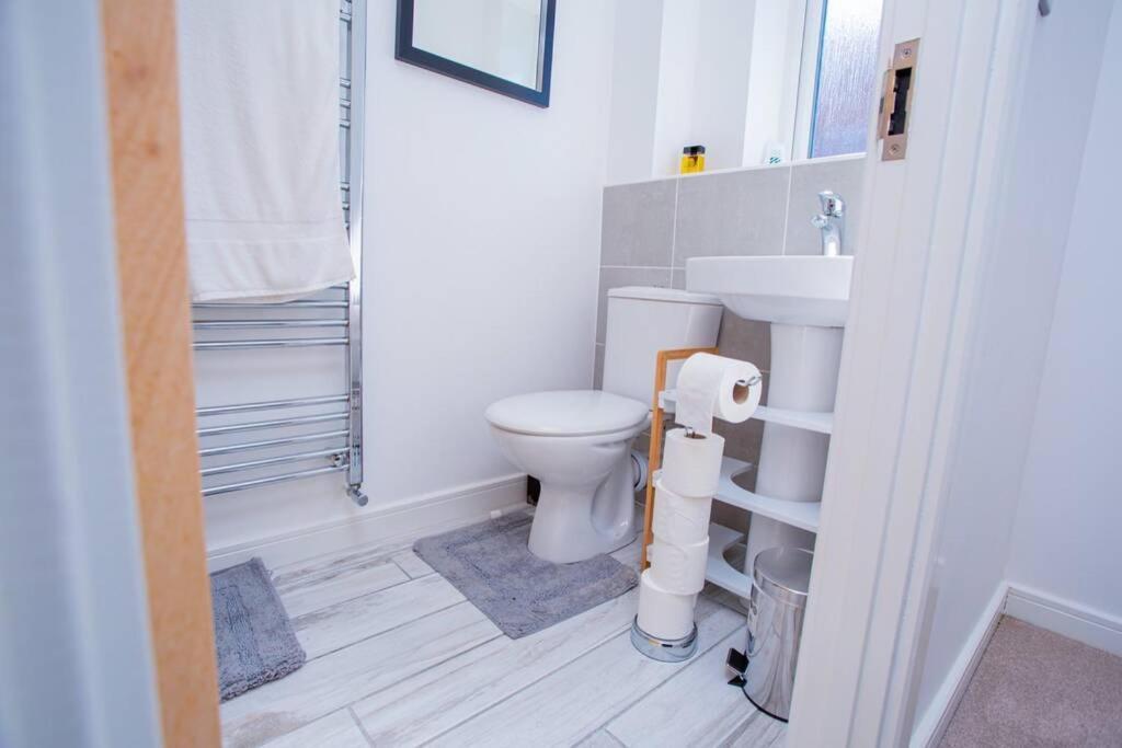 Mills Apartment - Two Bedroom En-Suite Apartment 노샘프턴 외부 사진