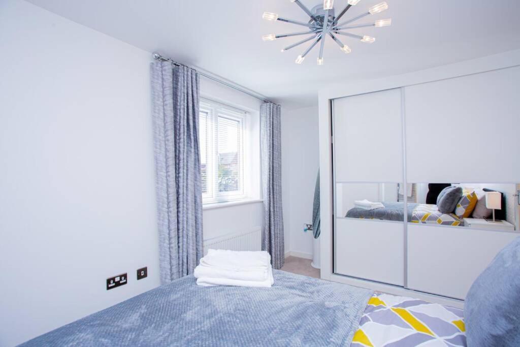 Mills Apartment - Two Bedroom En-Suite Apartment 노샘프턴 외부 사진