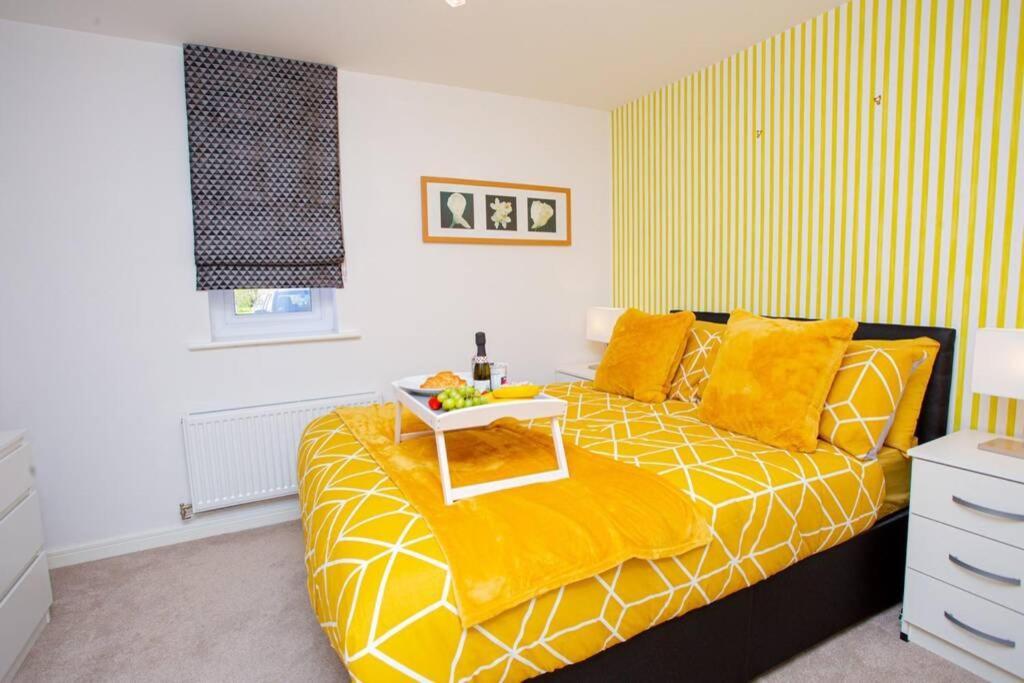 Mills Apartment - Two Bedroom En-Suite Apartment 노샘프턴 외부 사진