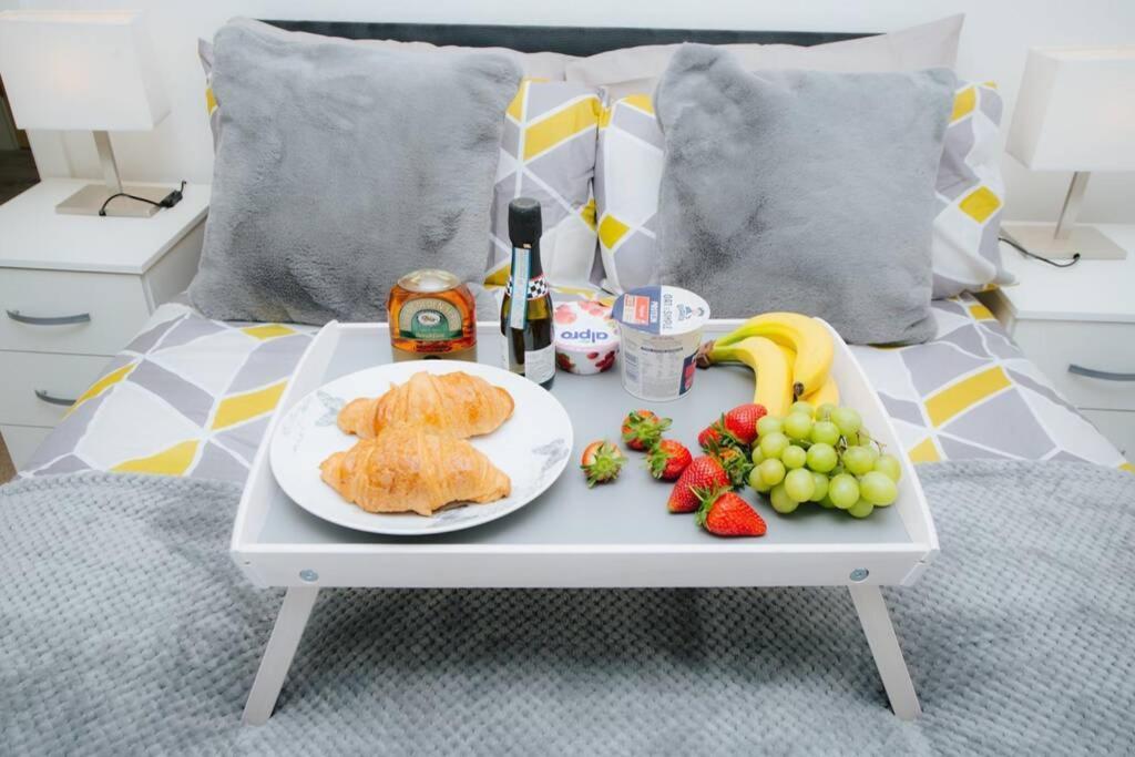 Mills Apartment - Two Bedroom En-Suite Apartment 노샘프턴 외부 사진