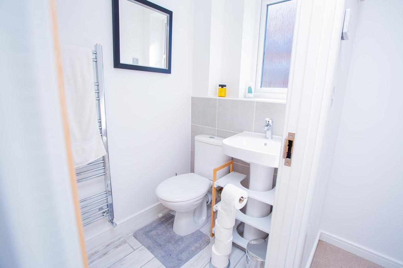 Mills Apartment - Two Bedroom En-Suite Apartment 노샘프턴 외부 사진