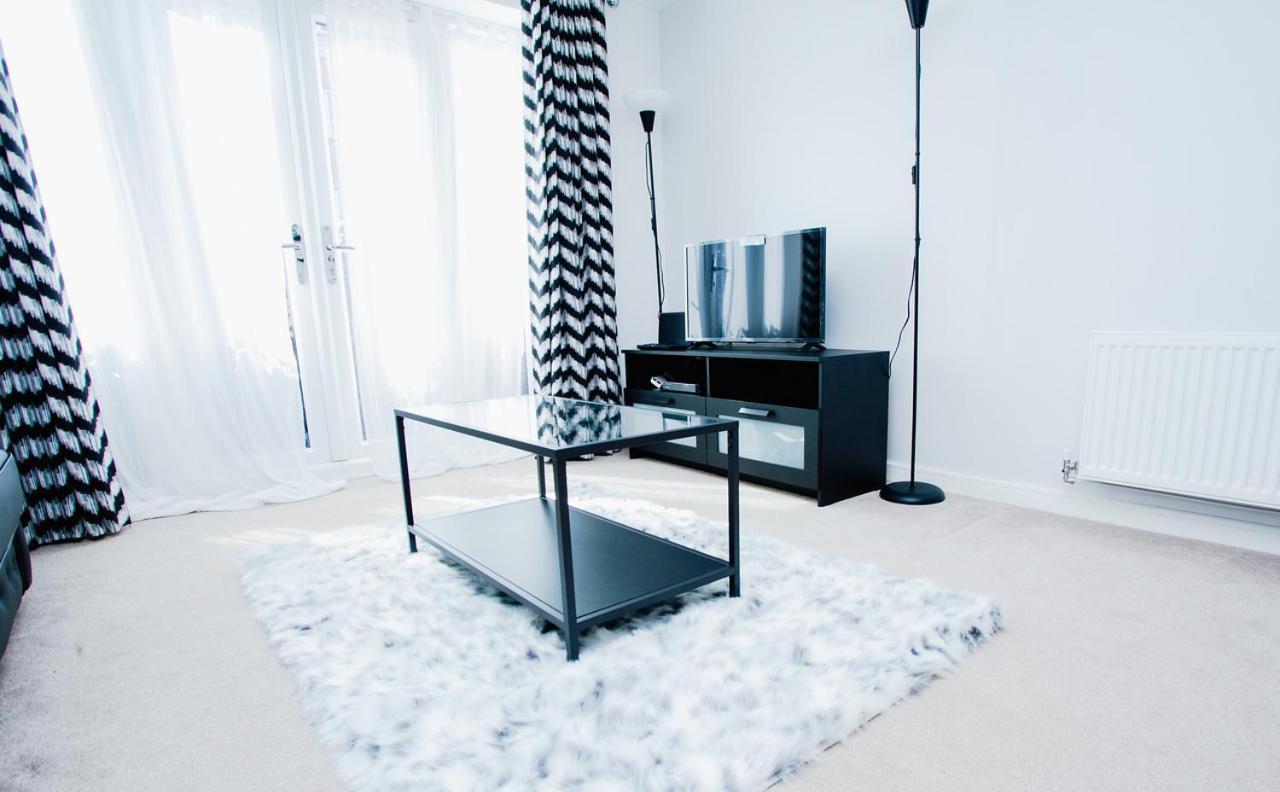 Mills Apartment - Two Bedroom En-Suite Apartment 노샘프턴 외부 사진
