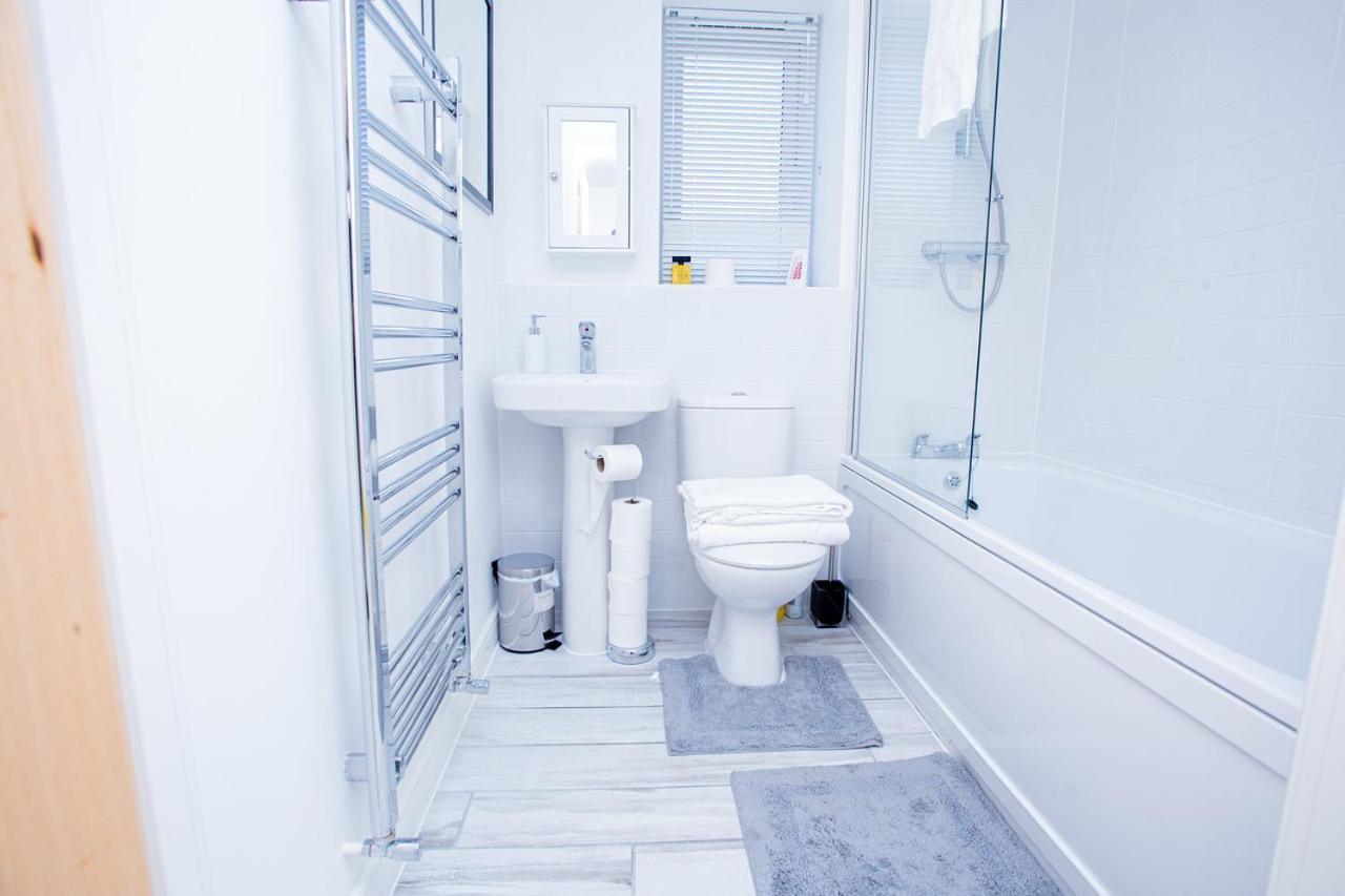 Mills Apartment - Two Bedroom En-Suite Apartment 노샘프턴 외부 사진