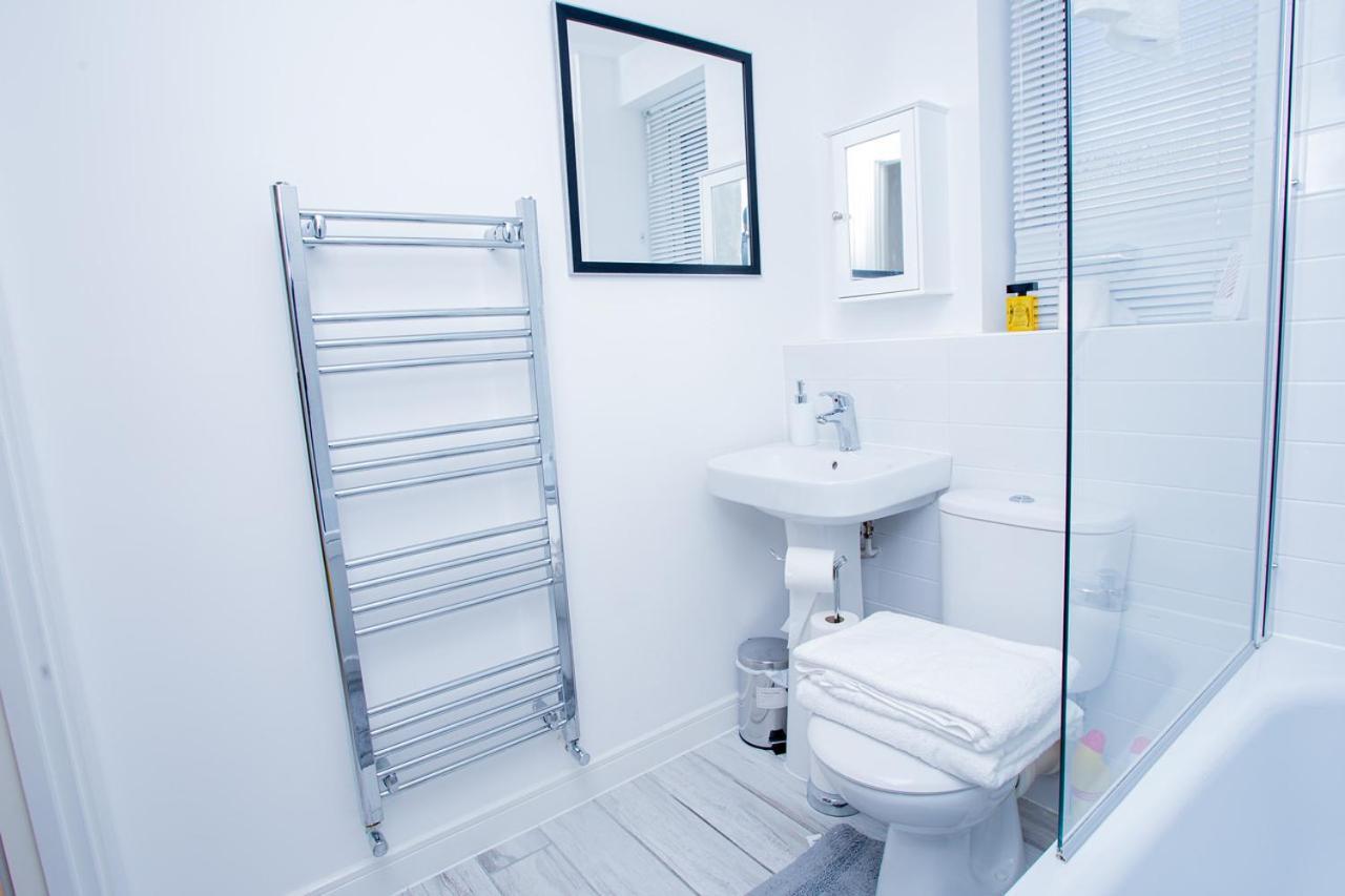Mills Apartment - Two Bedroom En-Suite Apartment 노샘프턴 외부 사진